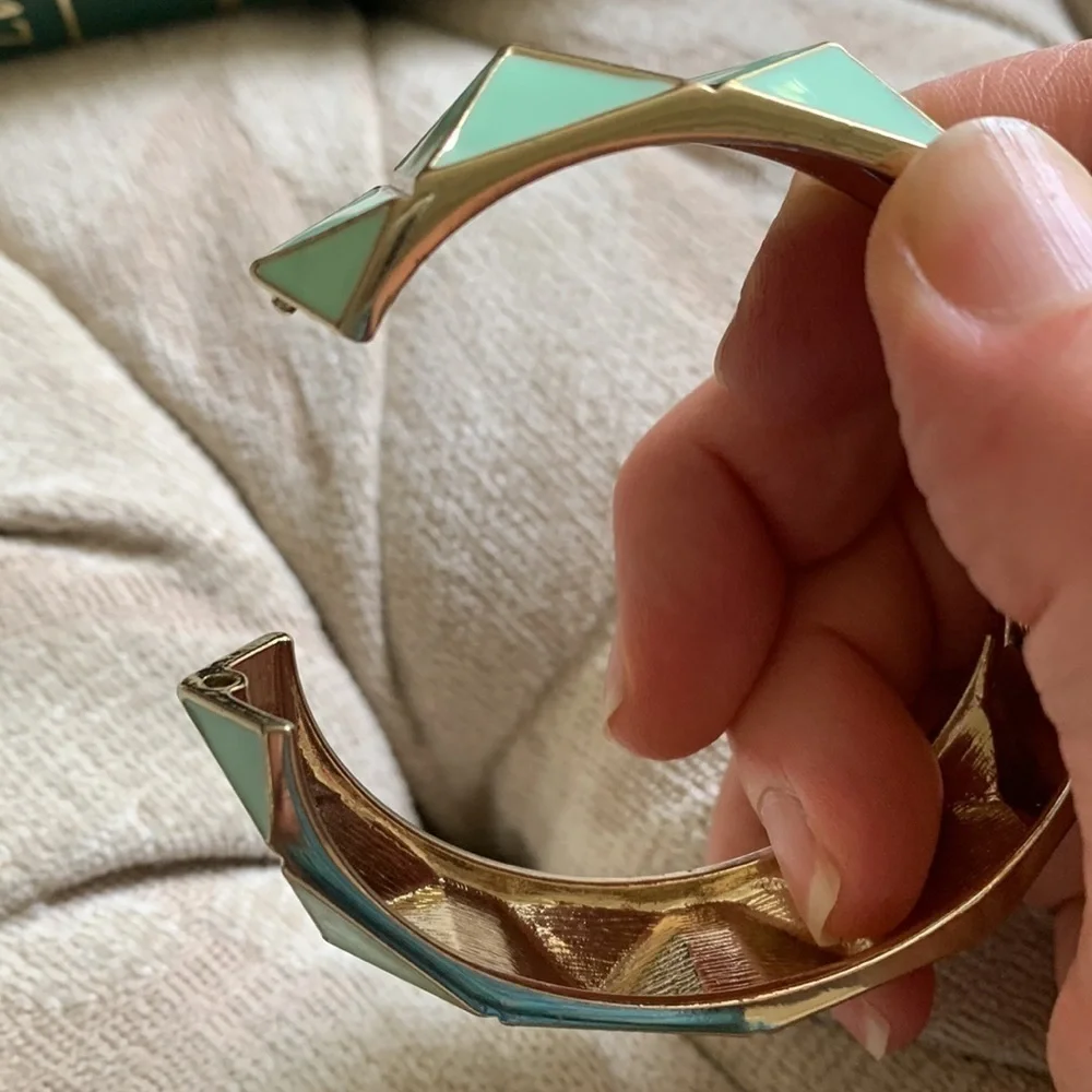 Vintage side hinged bangle